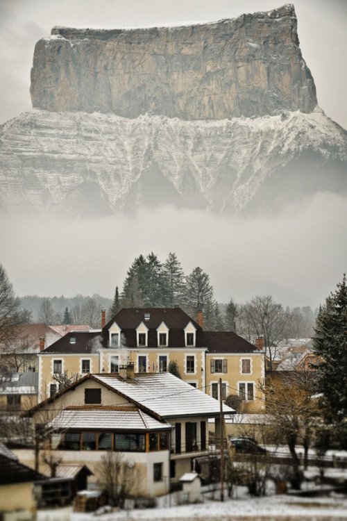    .    (Mont Aiguille)