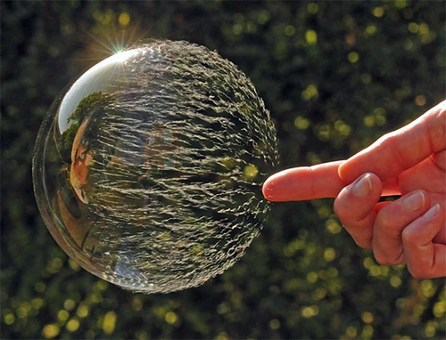     come la bolla scoppia wie die Blase platzt como la burbuja estalla as the bubble bursts